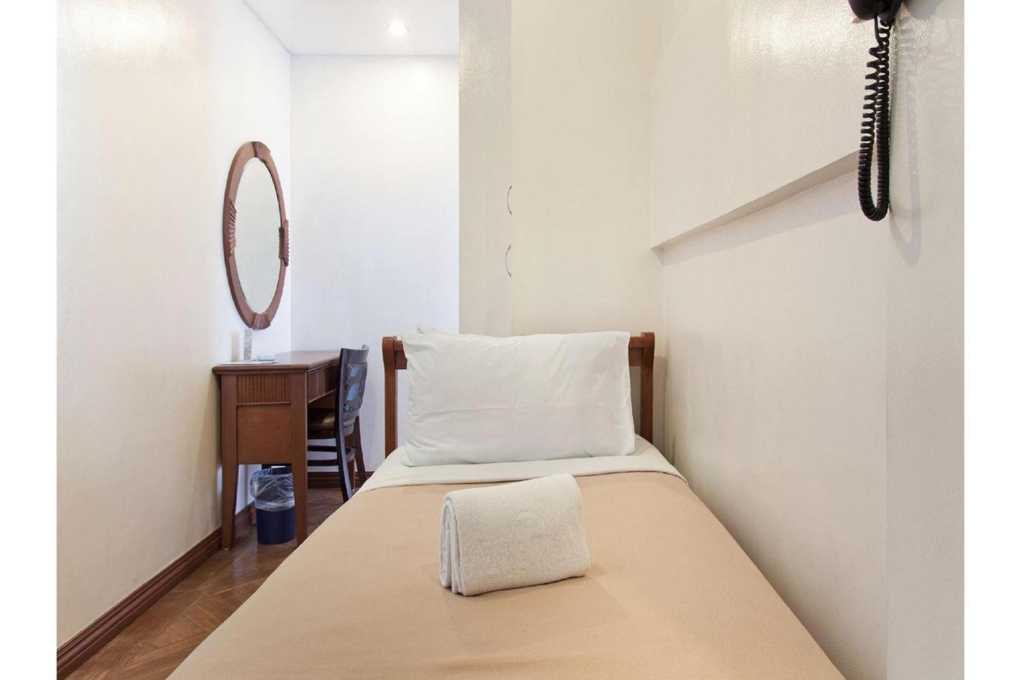 Townhouse Oak Avitel Hotel Near Osmena Highway, Pnr Pasay Station, Metro Manila Makati City Bagian luar foto