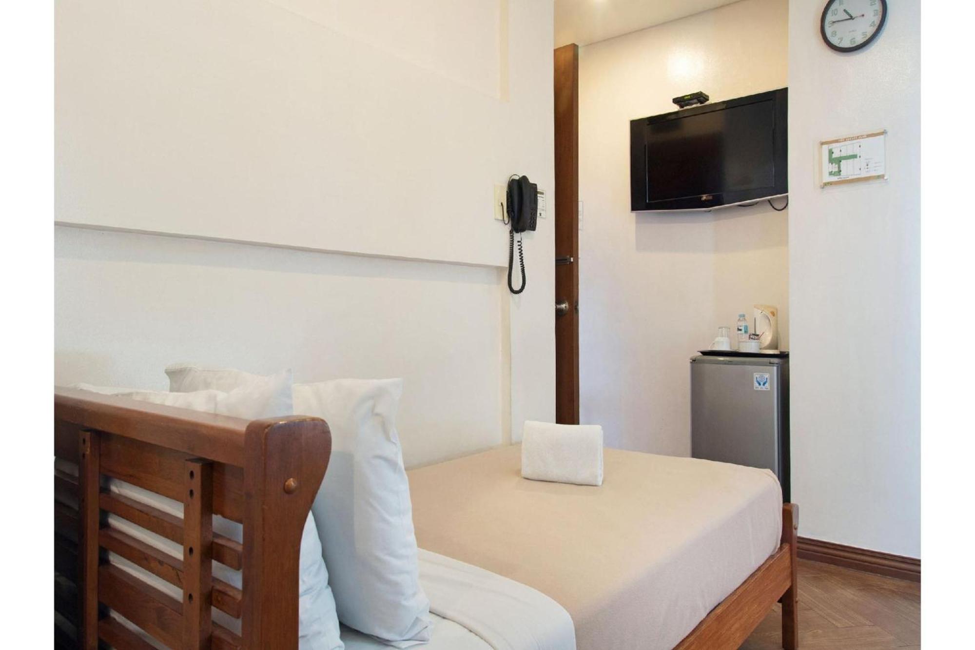 Townhouse Oak Avitel Hotel Near Osmena Highway, Pnr Pasay Station, Metro Manila Makati City Bagian luar foto