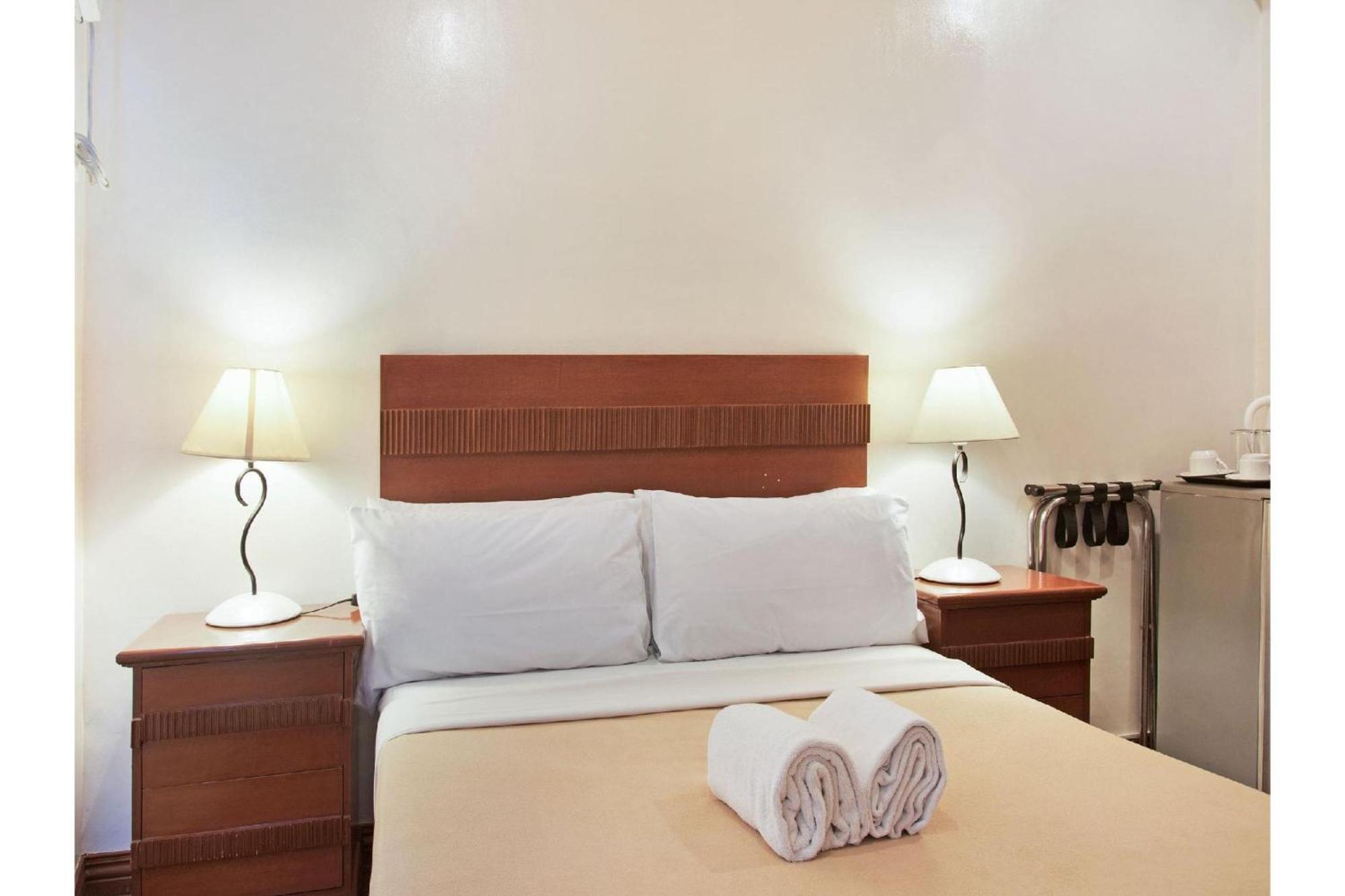 Townhouse Oak Avitel Hotel Near Osmena Highway, Pnr Pasay Station, Metro Manila Makati City Bagian luar foto