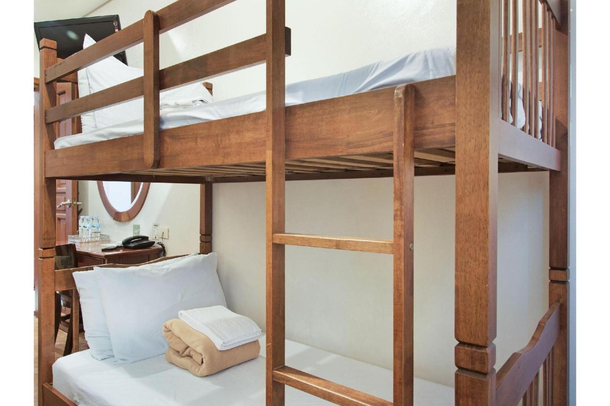 Townhouse Oak Avitel Hotel Near Osmena Highway, Pnr Pasay Station, Metro Manila Makati City Bagian luar foto